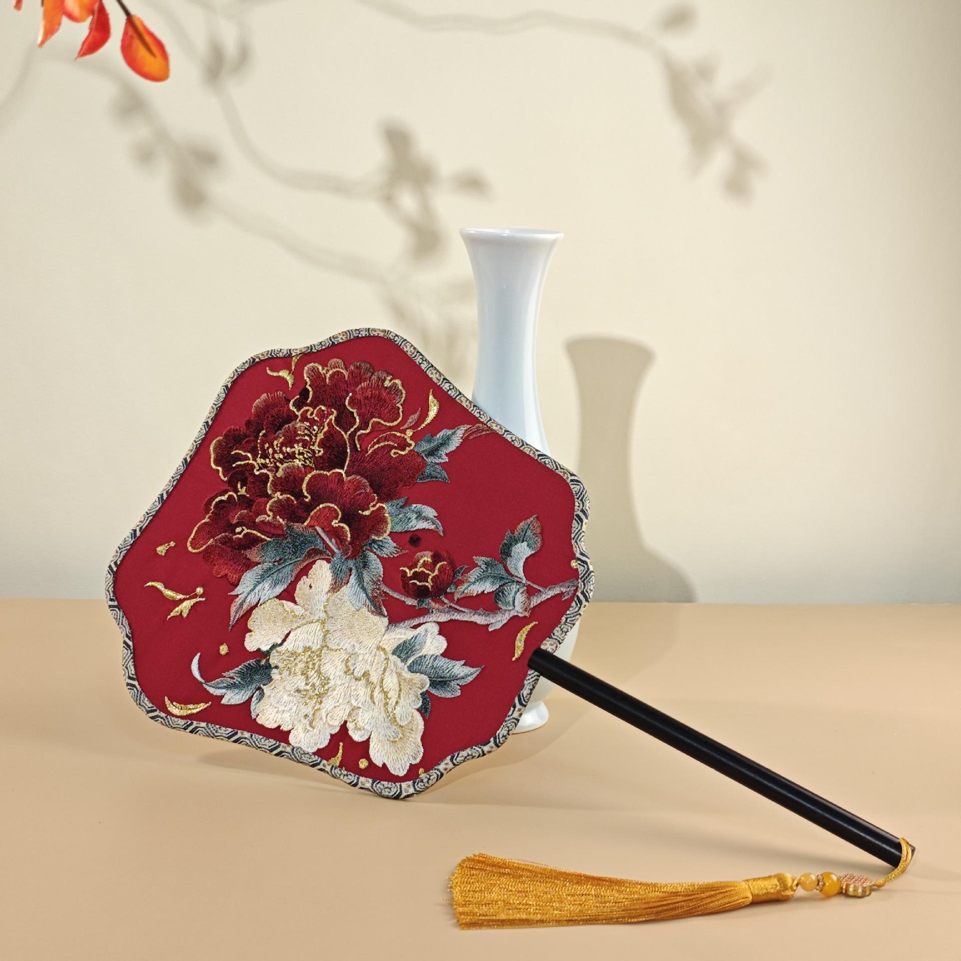 

Си Шань Вышитый круглый свадебный веер в античном стиле - Веер для невесты к платью Ципао Сюхэ Ханфу