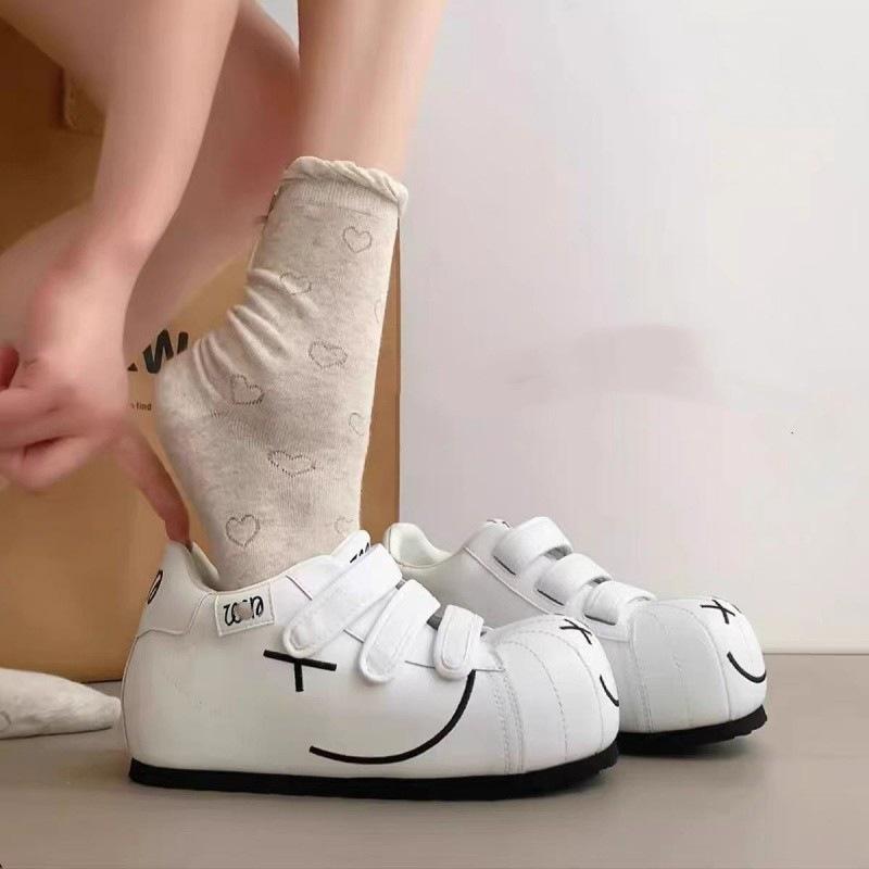 Velcro bread shoes women's 2025 new small board shoes fashion versatile student leisure sports white shoes