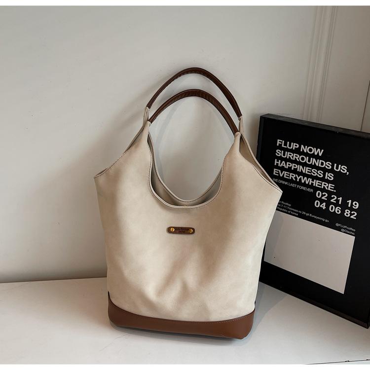 Retro Large Capacity Tote Bag Women's 2025 Autumn and Winter New Commuter Underarm Bag Fashionable Casual Personality Shoulder Bag