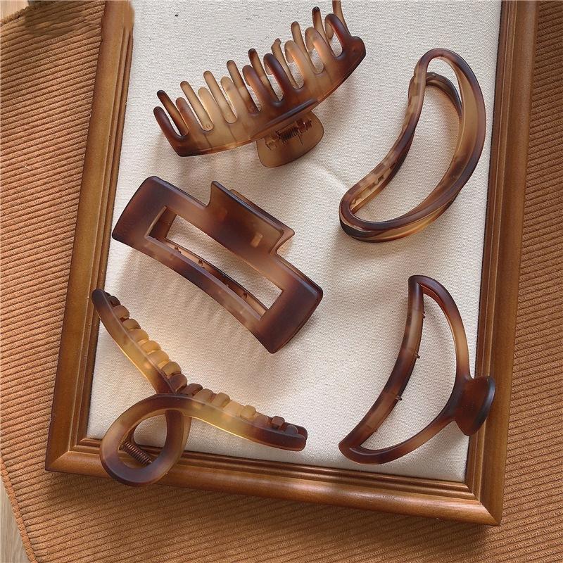 Summer Amber Gentle Matte Large Grab Clip Temperament Brown Scrub Back Head Hairpin Shark Clip