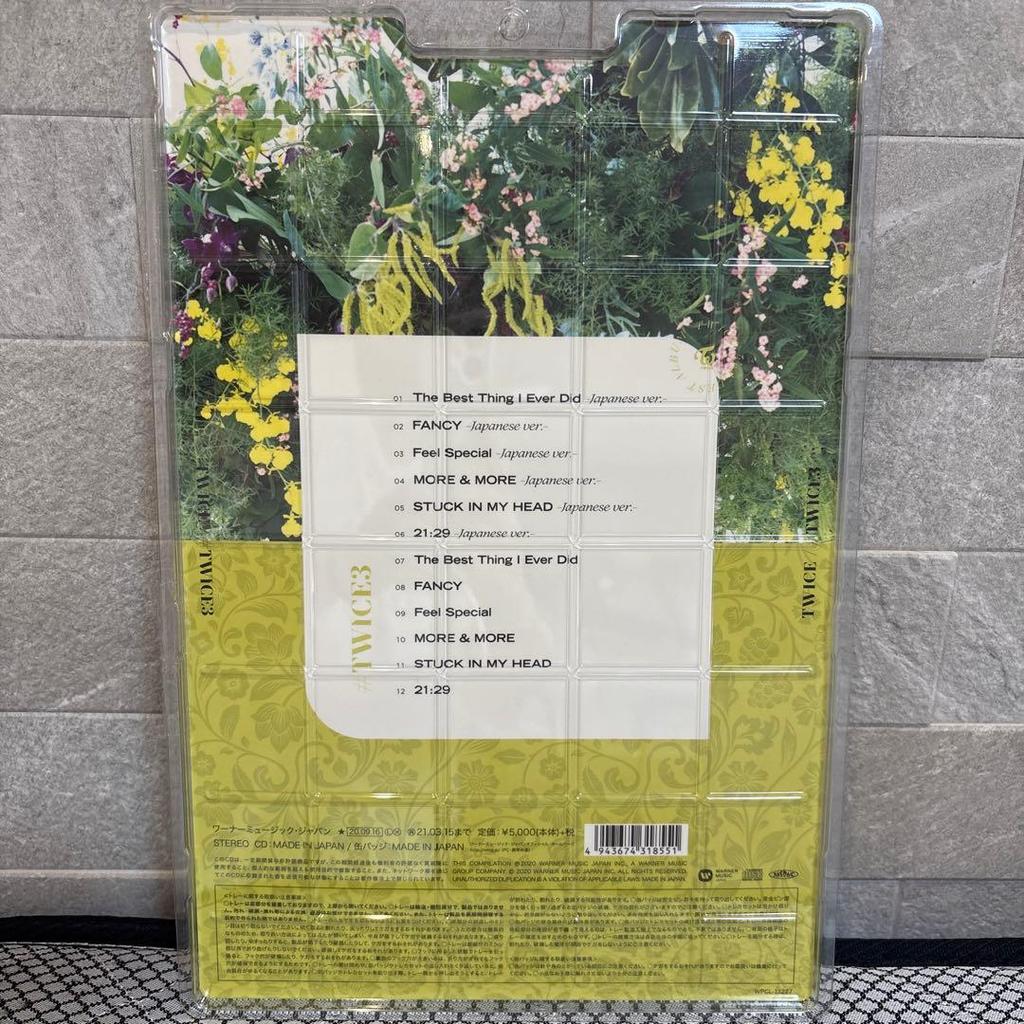 [USED] #TWICE3 Badges, CDs, Photobooks, Trading Cards