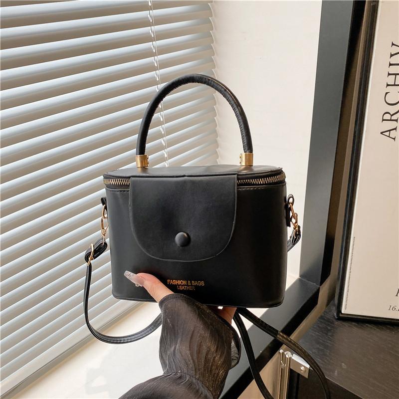 

Premium texture retro handbag popular solid color storage bag versatile casual niche single shoulder messenger bag чёрный