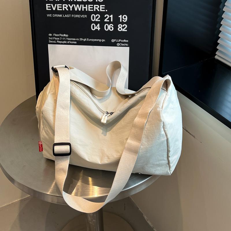 Lightweight and large-capacity Oxford cloth bag women's new versatile simple sports shoulder bag travel messenger bag
