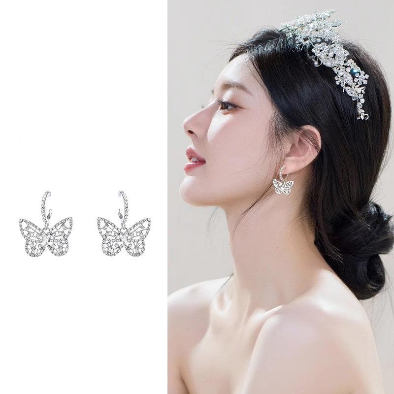 

Серьги-подвески с циркониевыми бабочками, маленькие, свежие, модные и в стиле легкой роскоши, высококачественные ушные крючки, нишевые, универсальные и простые серьги.