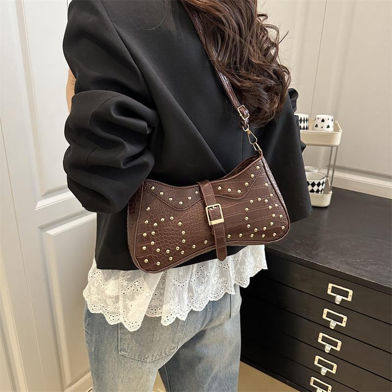 New Solid Color Niche Design Advanced Texture Retro Trend Rivet Versatile Shoulder Messenger Bag Women