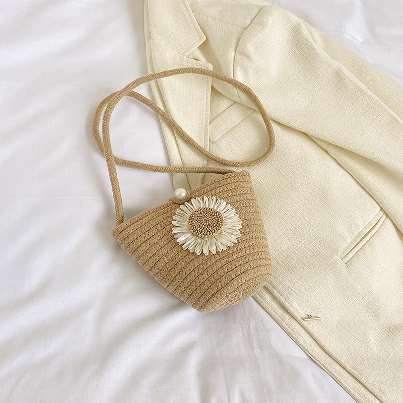 New Straw Woven Bag Women's Bag Flower Oblique Span Women's Sweet, Fresh and Cute Vacation Leisure Woven Bag Bucket Tote Bag