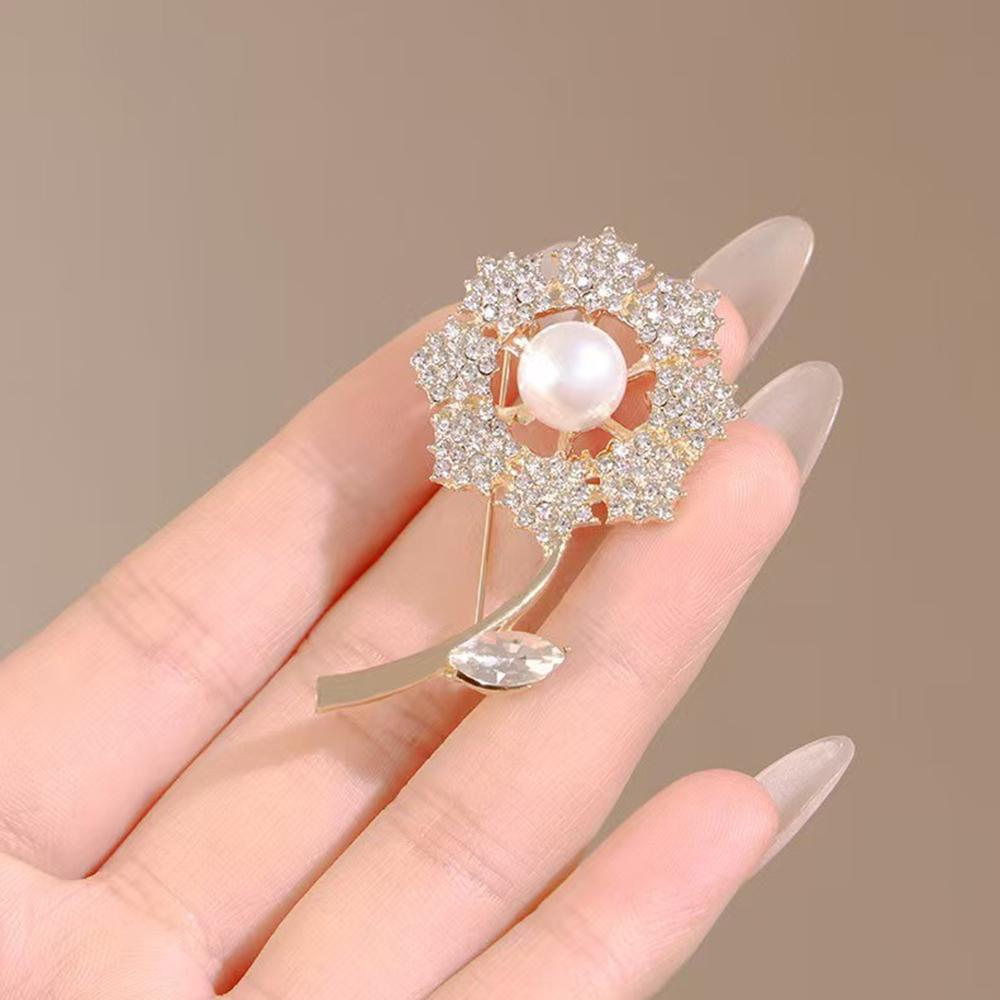 1pc Exquisite Style Gold Imitation Pearl Diamond Flower Shaped Brooch Lights Up Exquisite And Elegant Clothing Fashion Styling