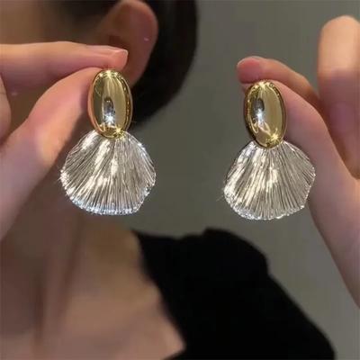 Nové Módne Kovové Visacie Náušnice pre Ženy 2023 Elegantné Geometrické Náušnice v Tvare Mušle Vintage Náušnice pre Ženy Sladké Dievčenské Šperky
