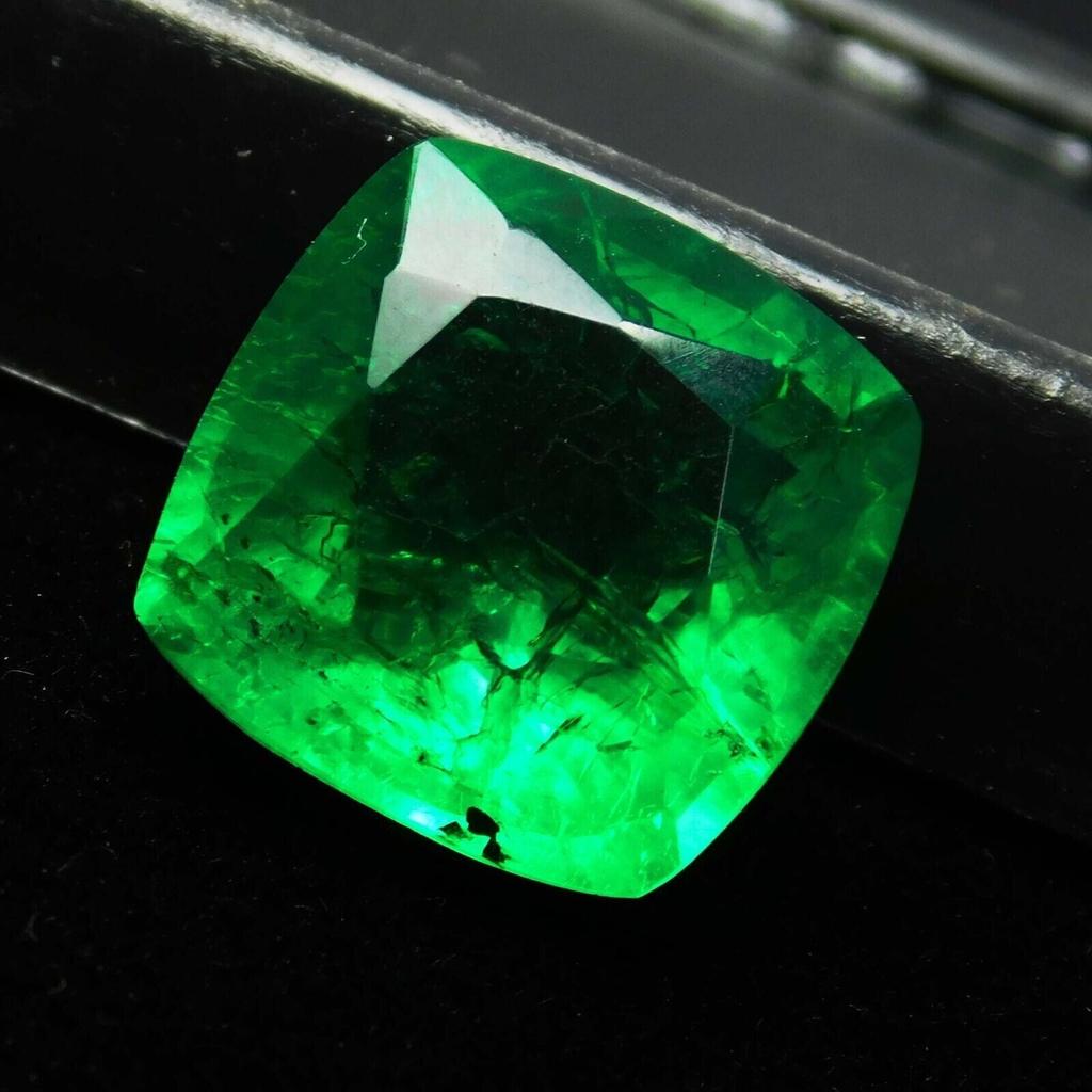 Natural Green Emerald Loose Gemstone 8.16 ct Square Cushion Shape for Jewelry Making and Crafts
