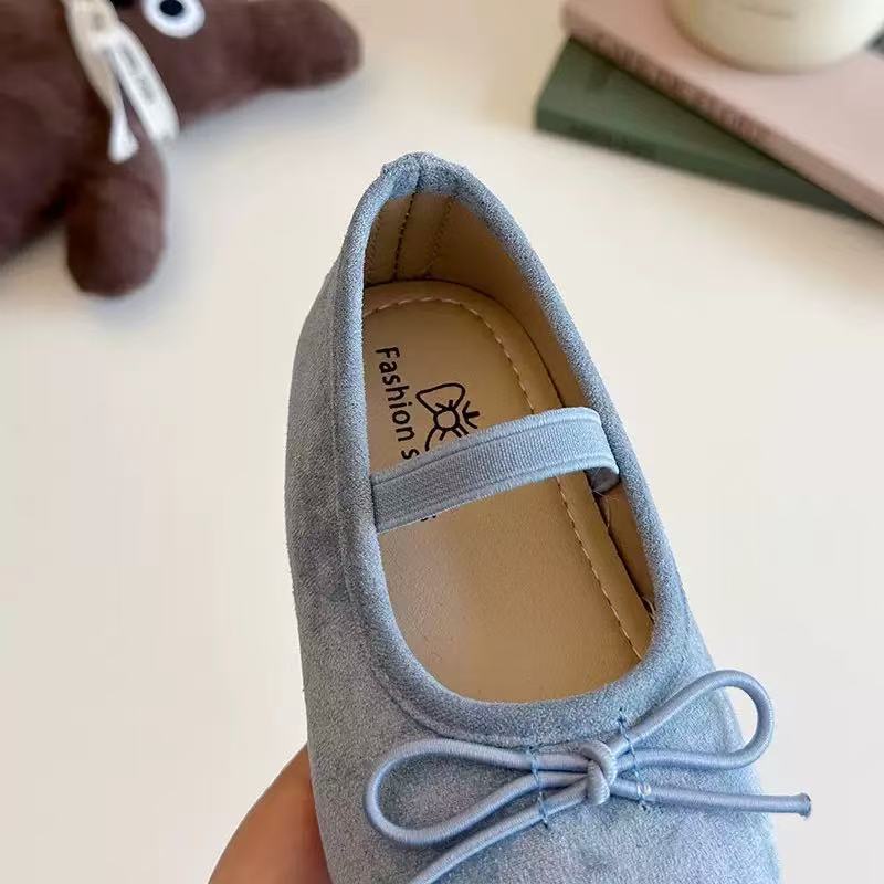 1-2 years old 3 women's treasure small leather shoes 2025 spring and autumn new girls' princess shoes children's soft-soled toddler shoes Doudou shoes