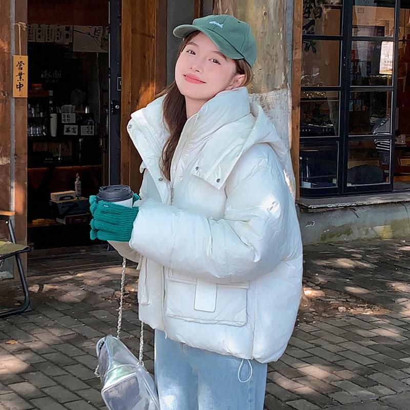 Fashionable and Loose Short Winter Jacket for Women with Hoodie and Thickened Coat