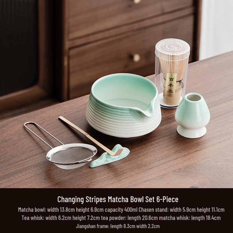 Ręcznie robiona duża japońska ceramiczna miseczka do matchy i zestaw trzepaczki