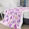 Un acogedor manta de franela con estampado de tringulo para cama, oficina, hogar, camping, comodidad y calidez, sof