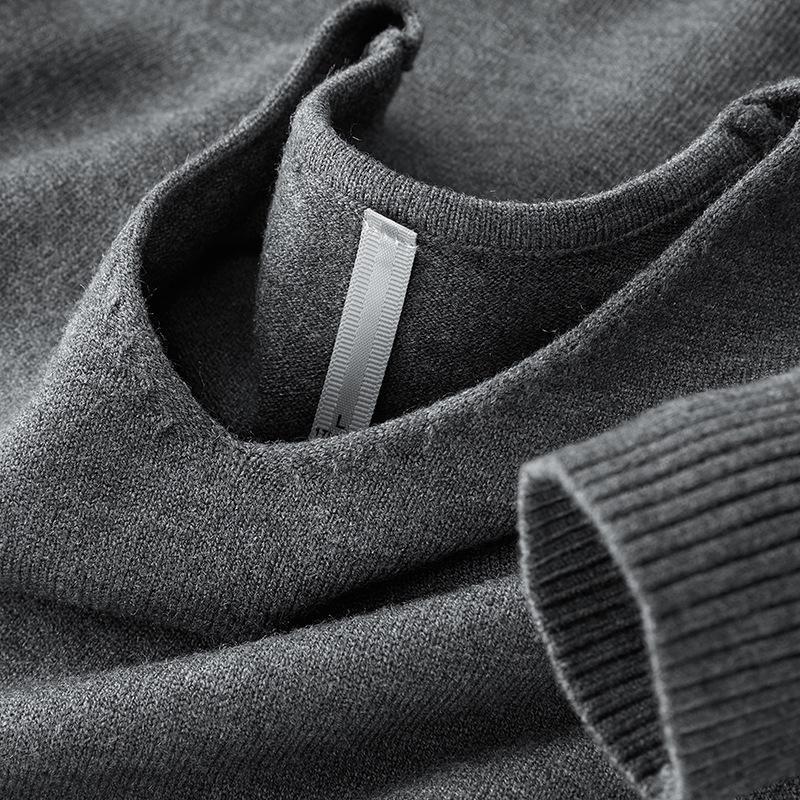 

Men s V-Neck Long Sleeve Knit Pullover: Solid Color, Versatile Base Layer for Fall/Winter. L