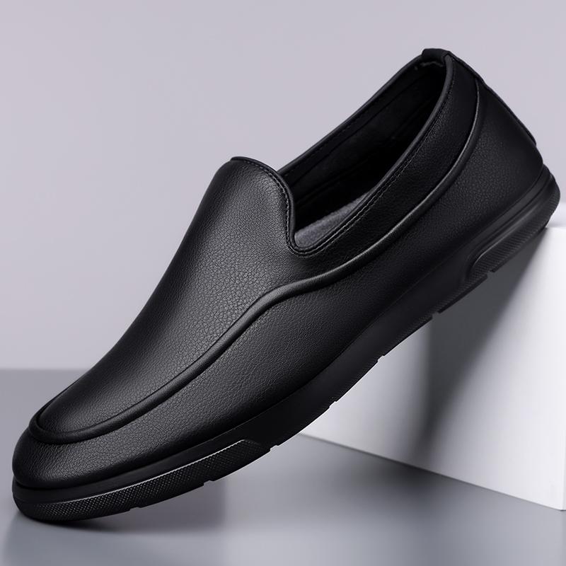 

Модные мужские кожаные лоферы слипоны удобная обувь для ходьбы 2025 новая повседневная деловая обувь мужская дышащая с мягкой подошвой плоская подошва 42 чёрный