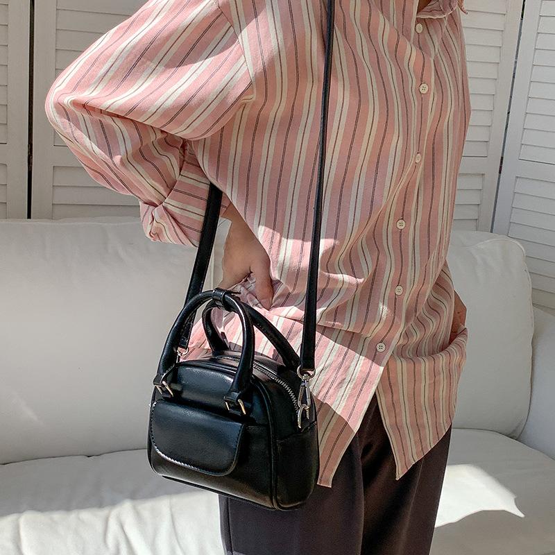 Korean Niche Women's Fashionable Boston Handbag, High-end and Personalized Crossbody Bag, Small Commuting Handbag