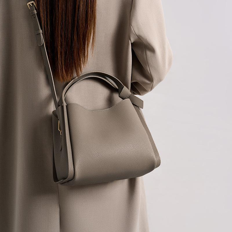 Super fire bucket bag women's 2025 autumn and winter new textured large-capacity portable shoulder messenger bag atmospheric commuter bag