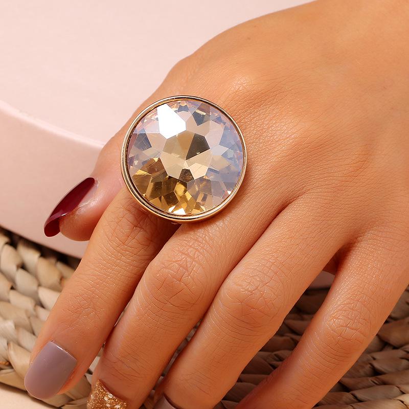 Trendy Geometric Gemstone Ring: Chic & Bold Women's Fashion Accessory