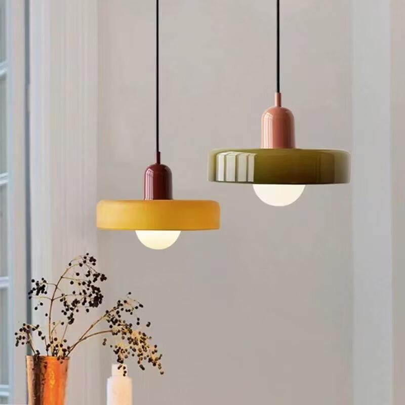 Zielona szklana lampa wisząca w stylu vintage