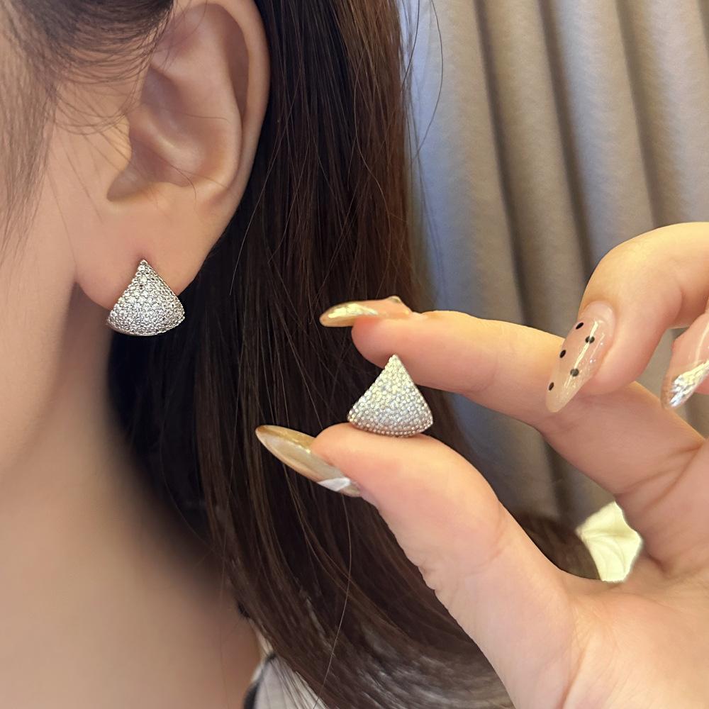 

Personalized all-match high-end earrings niche cool style light luxury earrings золотой