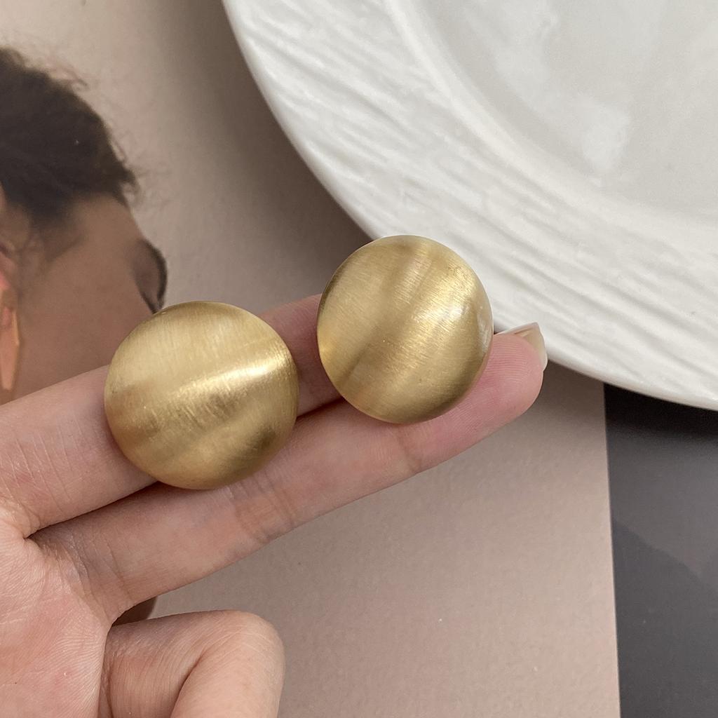 High-End Gold Brushed Texture Round Stud Earrings Women'S Fashion Commuter Geometric Earrings Cold Wind Simple Earrings