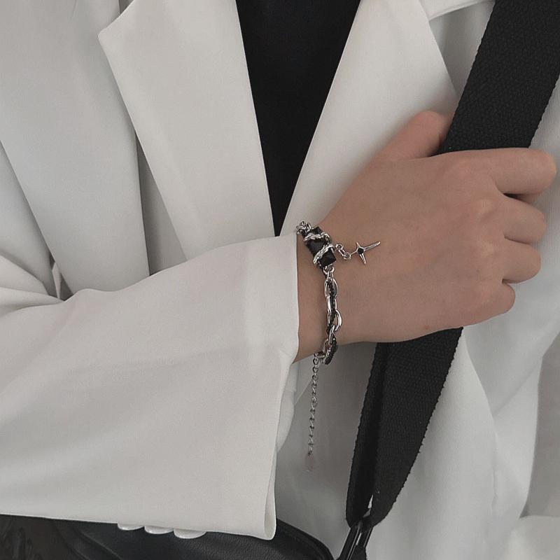 Bracelet Étoile en Acier Titane pour Hommes, Nouveau Design Minimaliste, Accessoire Polyvalent et Inaltérable, Cadeau