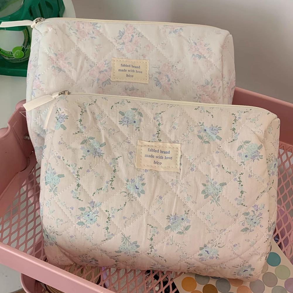 Women Quilted Checkered Makeup Bag Portable Cosmetic Storage Bag Lightweight Lady Makeup Bag Purse Toiletry Zipper Storage Pouch