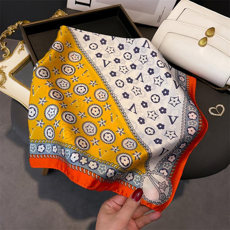 Leopard Print Small Square Scarf Imitation Silk Headscarf Scarf Printed Silk Scarf Neck Protection Scarf Professional Lady