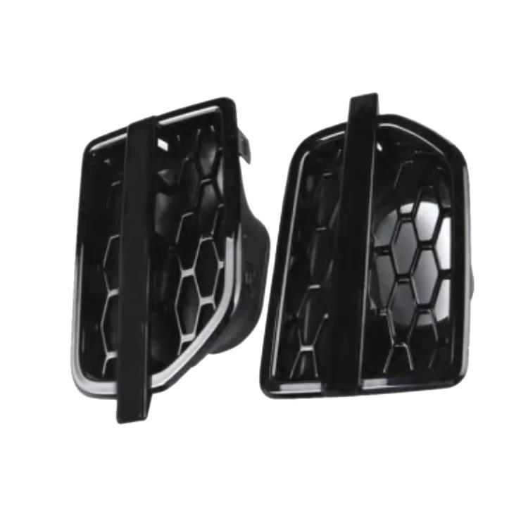 The DRE500031PCL front license plate bracket fits Land Rover Discovery 3.