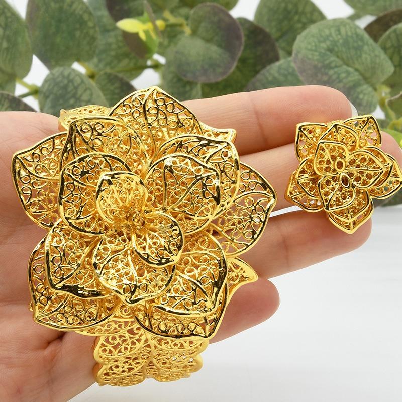 

24K Gold Dubai Bridal Wedding Jewelry Bracelet Ring Women s Big Sand Gold Three-Dimensional Flower Ornament 2026 18CM