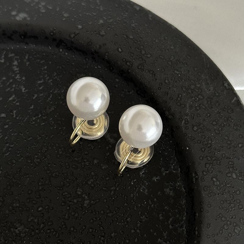 Korean Style Retro Pearl Ear Clip for Women - Mosquito Coil Holder, No Piercing, High-End, Fashionable and Versatile Luxury Earrings