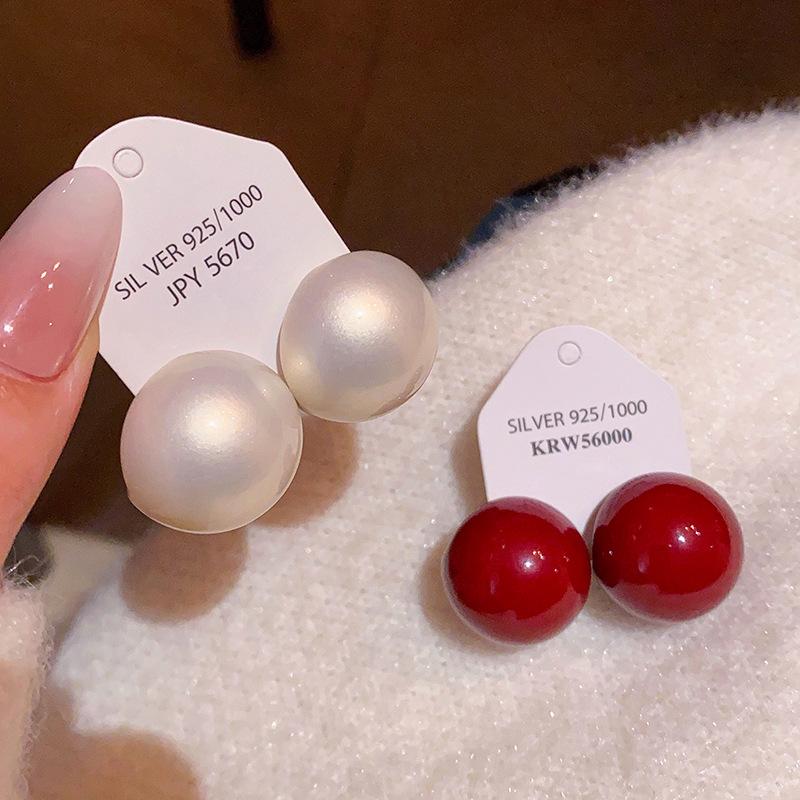 Vintage Red Half Circle Pearl Stud Earrings for Women Girls Elegant Imitation Pearl Temperament Earrings Bridal Wedding Jewelry