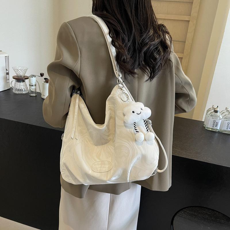 

Простая и универсальная сумка-тоут большой вместимости для женщин 2024 года, летняя корейская версия, модная универсальная сумка через плечо, сумка подмышкой премиум-класса