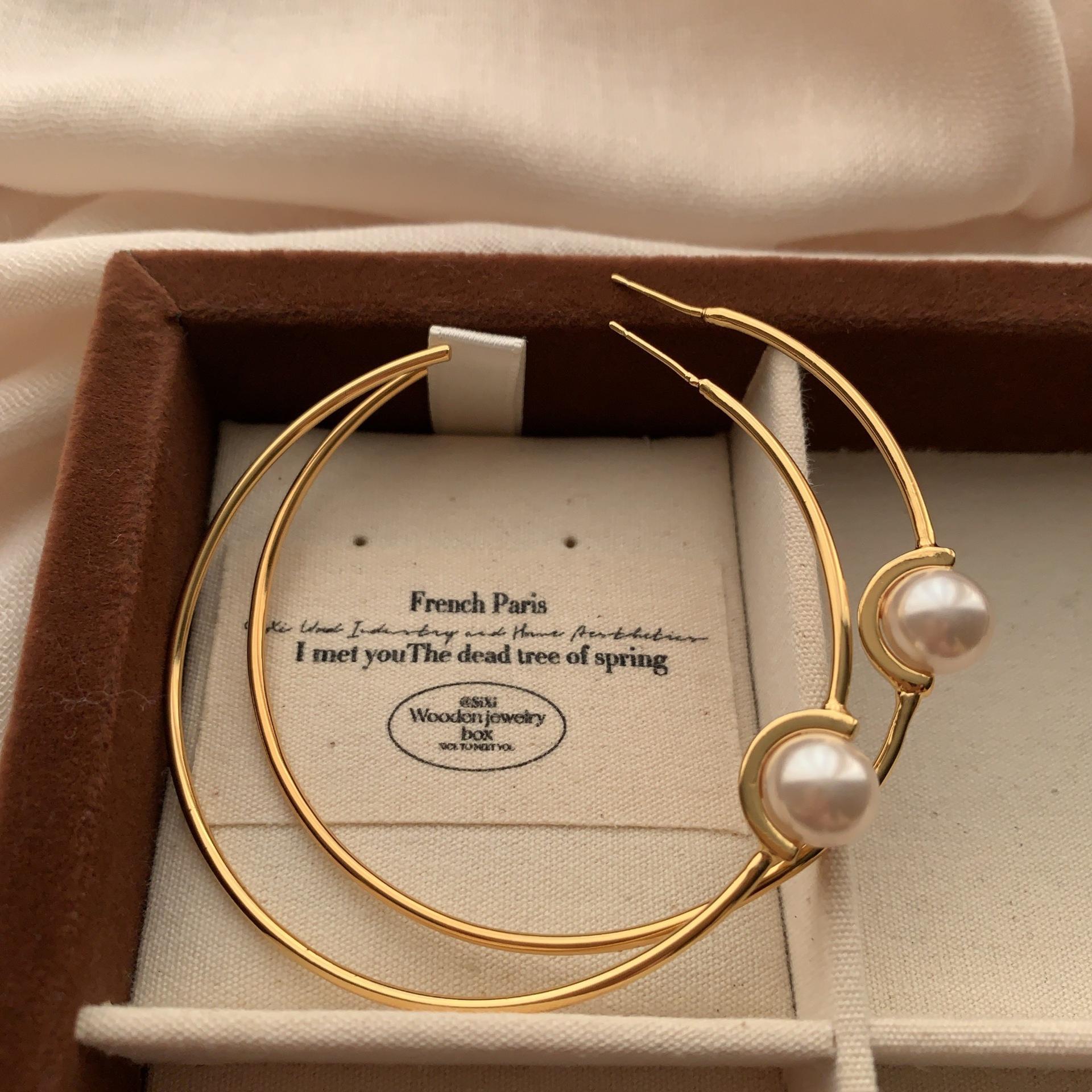

Minimalist Gold Ring Earrings Earrings Fashion Light Luxury Premium Atmosphere Fashion Personality Minimalist Commuter Daily Earrings