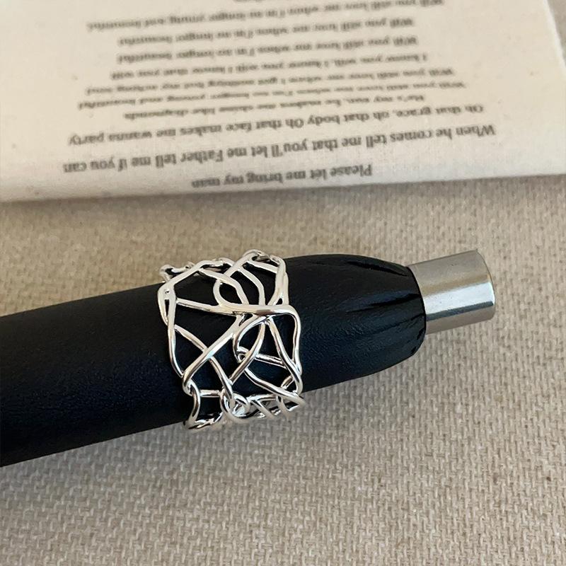 

Персонализированное кольцо с полым широким лицом, плетением линий, женское, нишевый дизайн, чувство моды, темпераментное, универсальное кольцо