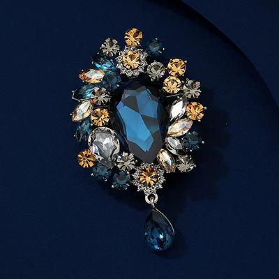 Broche de mode femme polyvalente cour vintage broche en cristal personnalité de la mode broche fleur accessoires marée