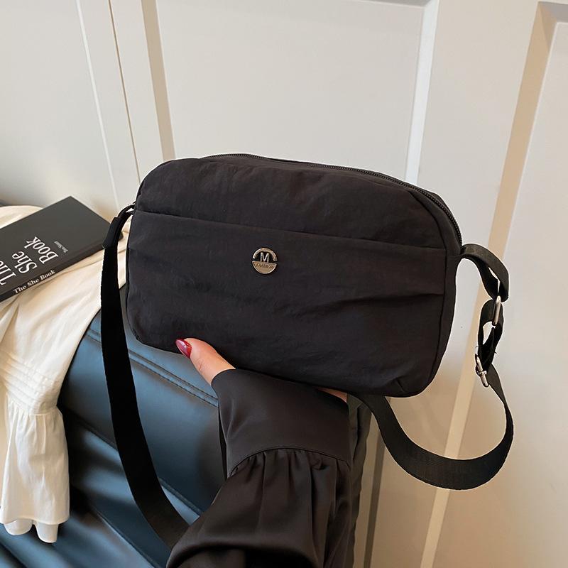 Casual New Lightweight Small Square Bag Female Personality Lightweight and Versatile Solid Color Simple Commuter Student Shopping Messenger Bag