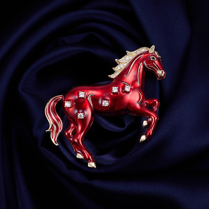 Mode Klassische Rote Pferde Broschen Für Frauen Tierkreiszeichen Pins Pullover Mantel Dekoration Lässige Party Accessoires Neujahrsgeschenke