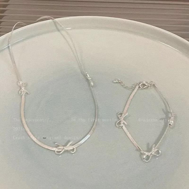 Silver Snake Bone Chain Choker Necklace – Elegant Niche Design