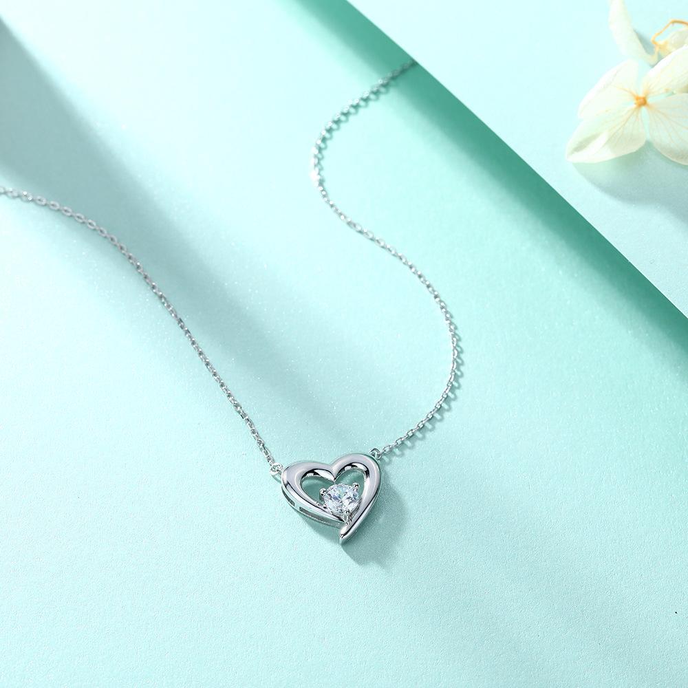 925 Sterling Silver Heart Pendant, Love Necklace, Women's Niche Light Luxury, European and American Fashion Zircon Silver Collarbone Chain Ins