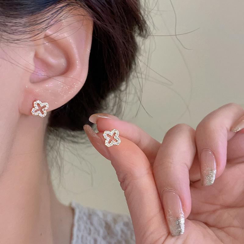 S925 Silver Four-Leaf Clover Tassel Stud Earrings - Sleep-Friendly, High-End Light Luxury Design