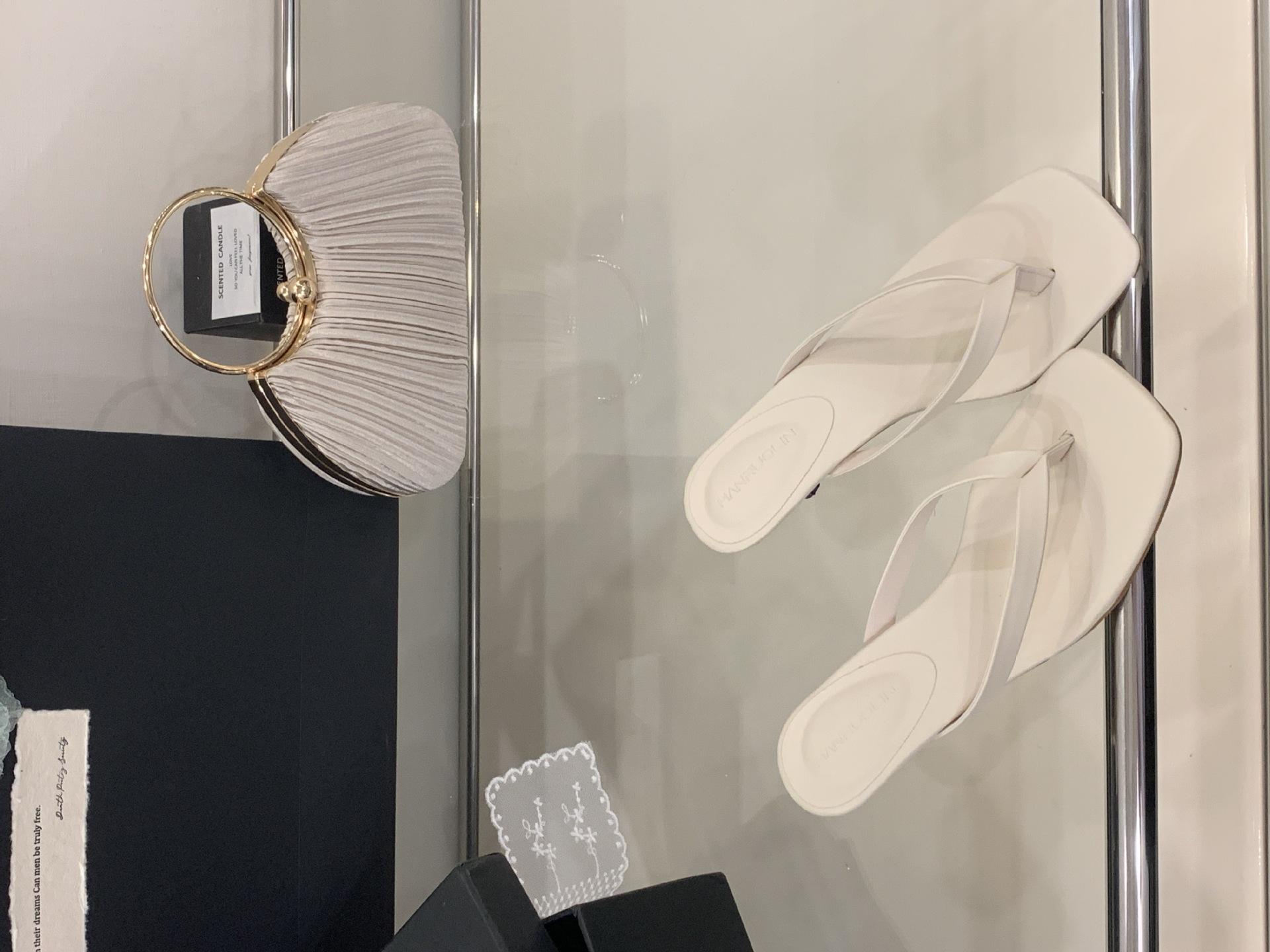 

2025 новая верхняя одежда щипок кошка и шлепанцы женские летние темпераментные французские маленькие каблуки шлепанцы полуботинки 39 бежевый