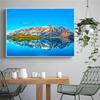 Stampe su tela da parete Poster Montagne Spring Lake Foresta Cielo blu Isola Albero Pittura Paesaggio Immagini da parete per soggiorno