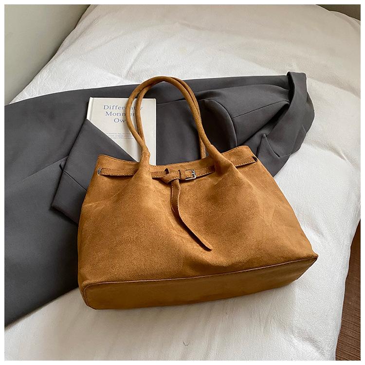 Retro high-value underarm bag women's 2025 new large-capacity suede tote bag simple shoulder commuter bag