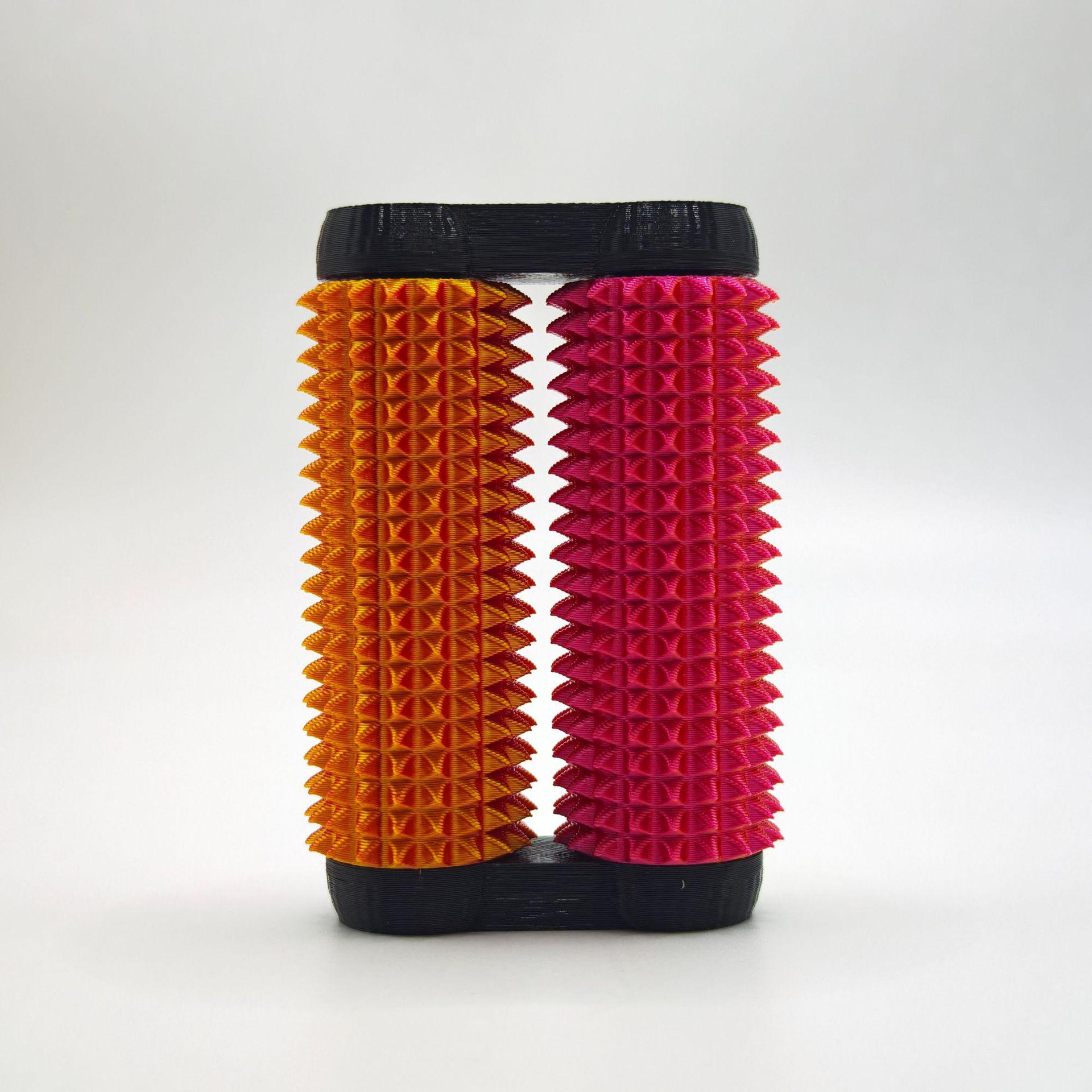 

3D Spiky Ratchet Roller Decompression Toy: Rotatable Handheld Gift 7.5*5*2.5cm