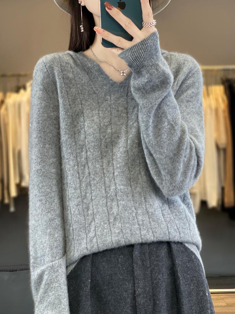 Solid Color Women's Wool Sweater: Classic Loose Fit, Cozy Autumn/Winter Wear