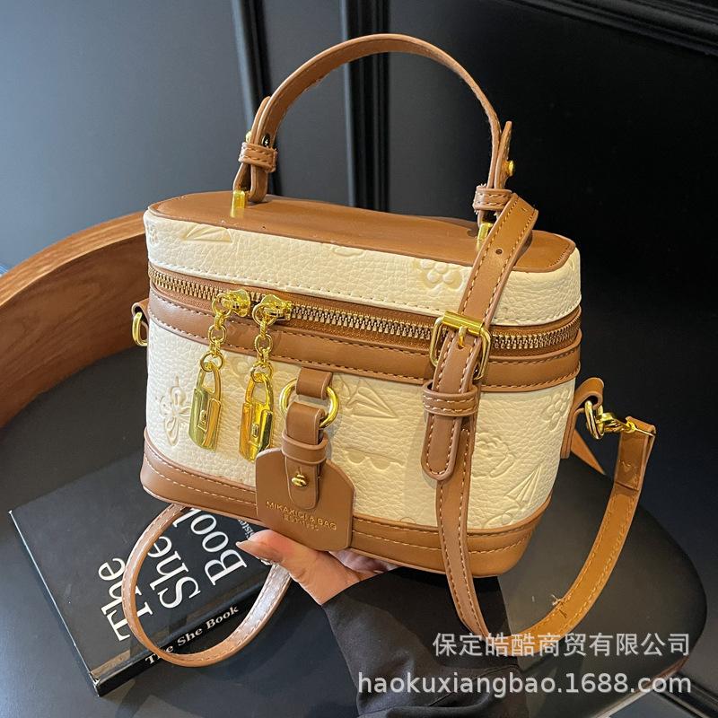 High-end fashion portable bucket bag women's 2025 new trend versatile shoulder bag to work commuter casual women's bag