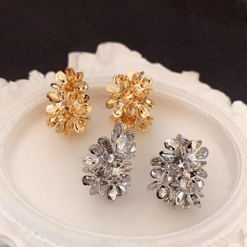 French Vintage Metal Flower Hoop Earrings - Unique Design for Autumn/Winter