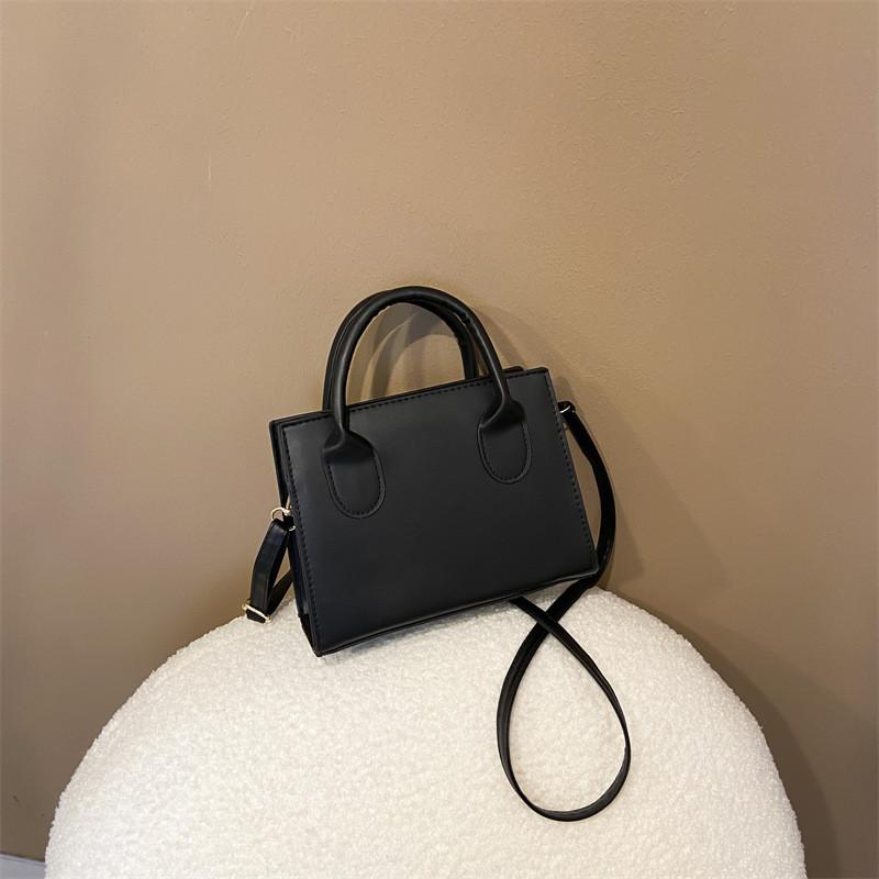 Modern Summer Fashion Handbag For Women Small Square Style With Soft Pu Material чёрный