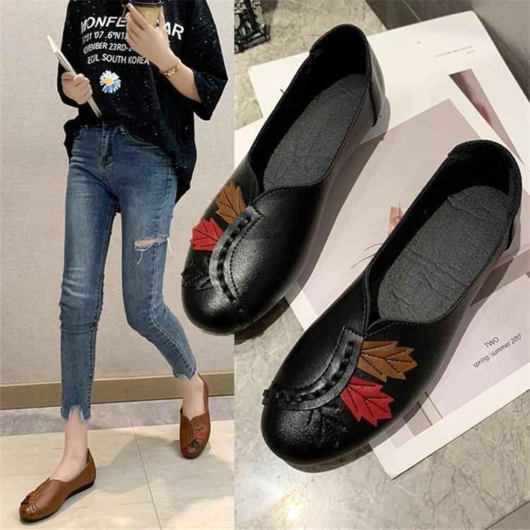 Spring / Autumn Leather Casual Single Shoes Soft Soled Breathable Red Leather Shoes Anti Slip and Wear-resistant Mother's Shoes